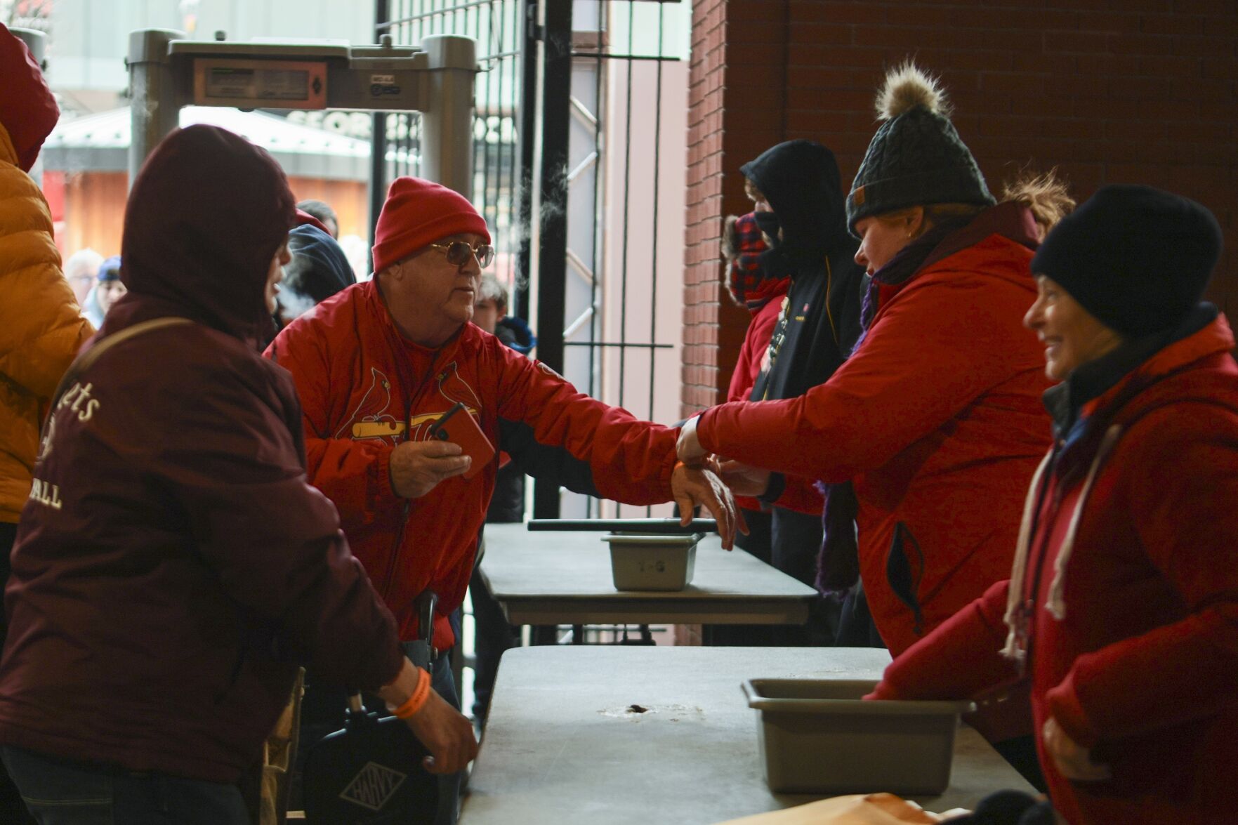 Cardinals fans brave cold for Winter Warm-Up